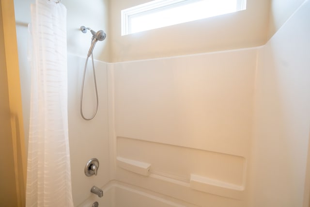 full bath featuring shower / tub combo