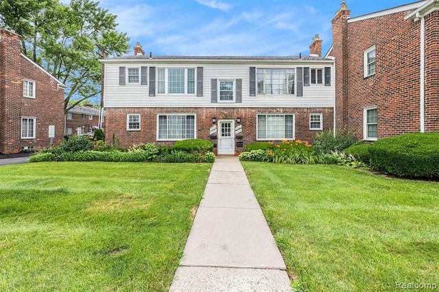 view of front of property featuring a front yard