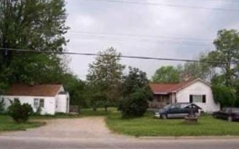 view of front of house featuring a front yard