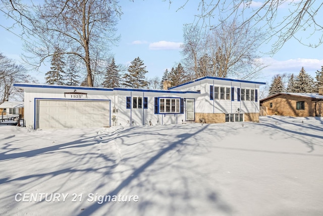 view of front facade featuring a garage