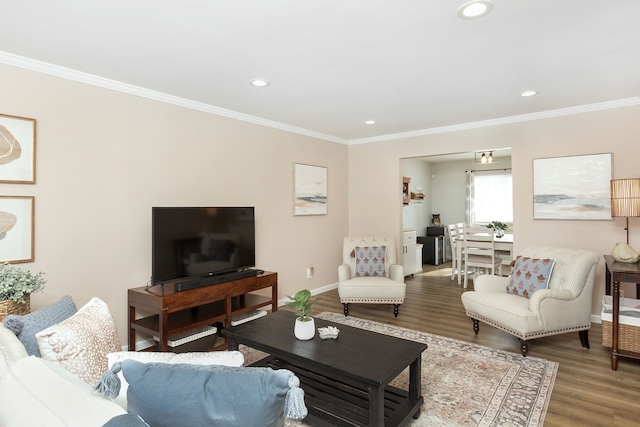 living room with ornamental molding, recessed lighting, baseboards, and wood finished floors