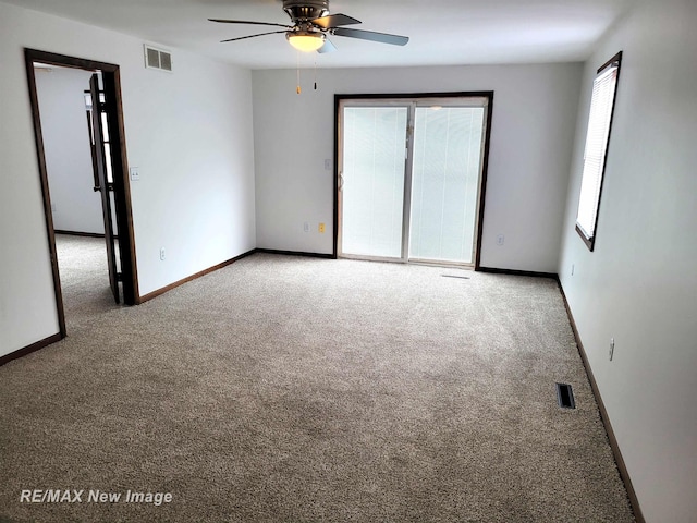 unfurnished room featuring ceiling fan and light colored carpet