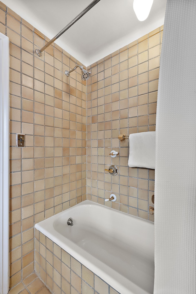 full bathroom featuring shower / tub combo