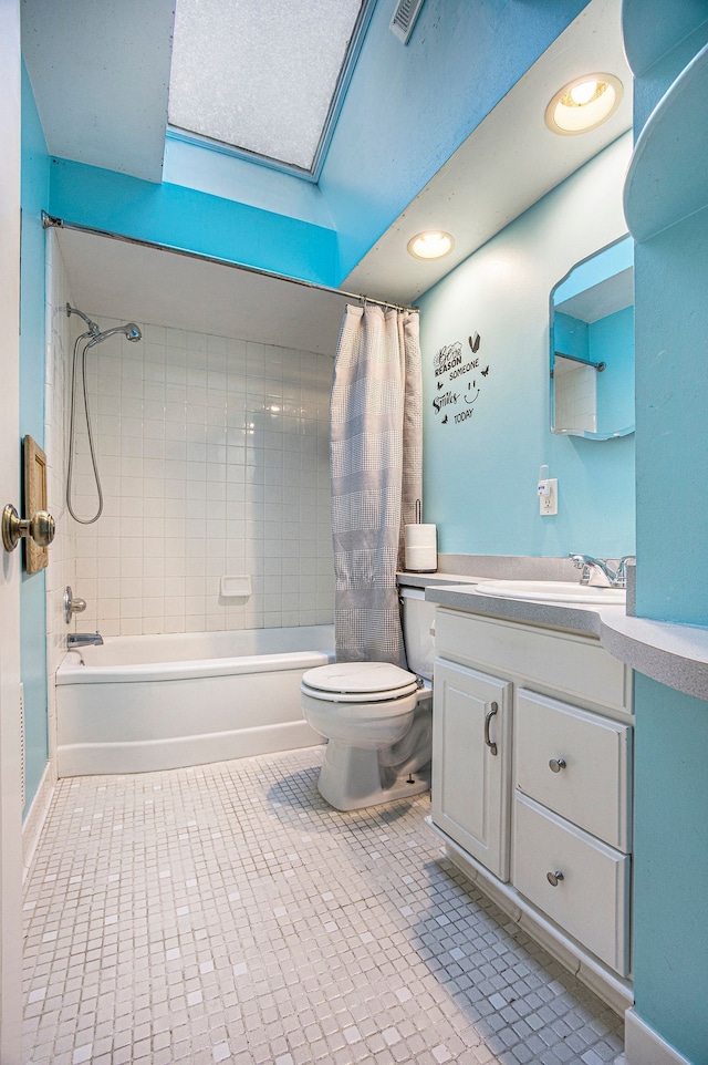 full bathroom with tile patterned floors, toilet, vanity, and shower / bath combo