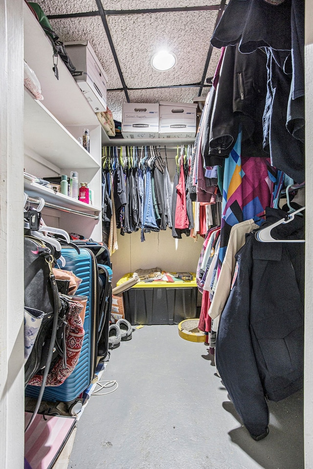 walk in closet with a drop ceiling