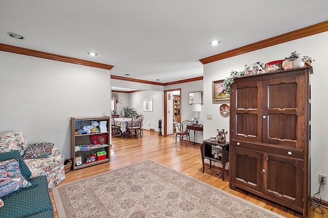 interior space with ornamental molding, light wood finished floors, recessed lighting, and baseboards