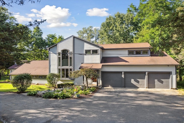 view of front facade with a garage