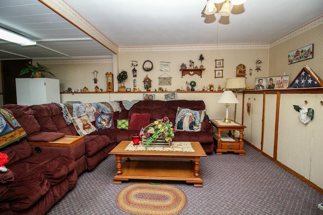 carpeted living room featuring ceiling fan