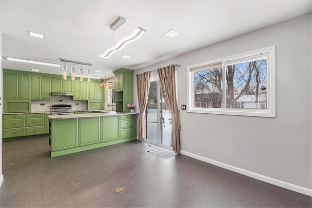 kitchen with hanging light fixtures, decorative backsplash, green cabinets, stainless steel electric stove, and kitchen peninsula