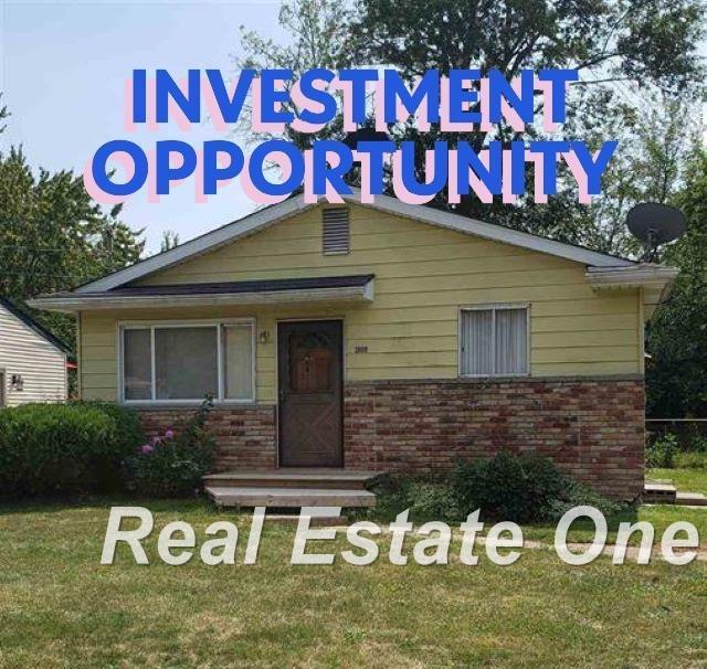 2108 California Ave, Saginaw, MI 48601 - view of front of home with brick siding and a front yard