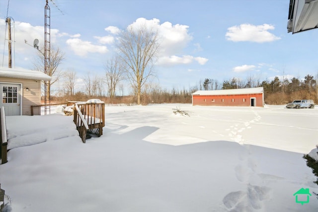 view of yard layered in snow