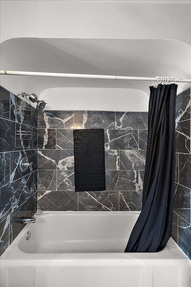 full bath with shower / bathtub combination with curtain