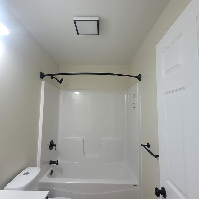 10781 Woodbrook Dr, Cement City, MI 49233 - full bathroom featuring toilet and washtub / shower combination