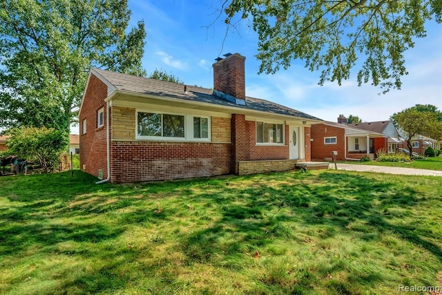 ranch-style home with a front yard