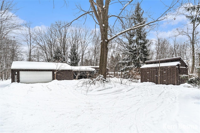 yard covered in snow featuring a garage