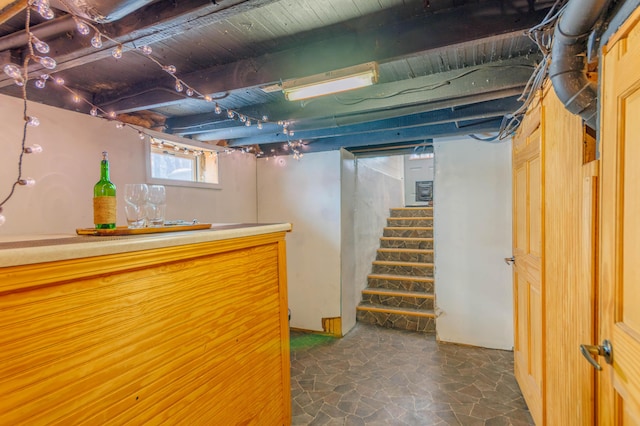 basement with bar