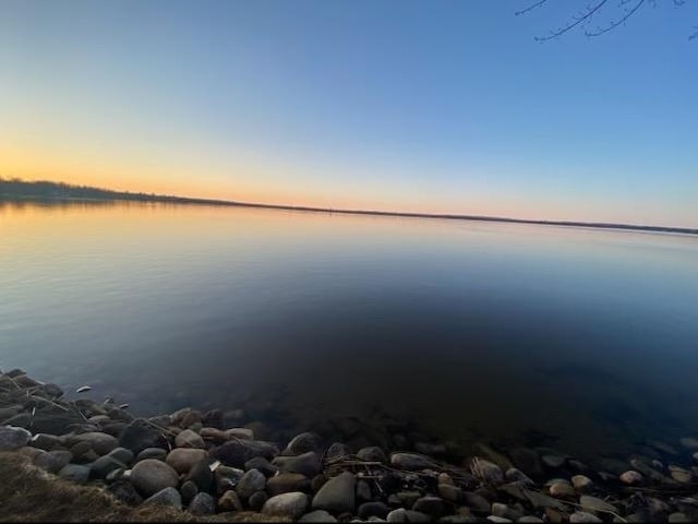 11246 Kings Pt, Alanson, MI 49706