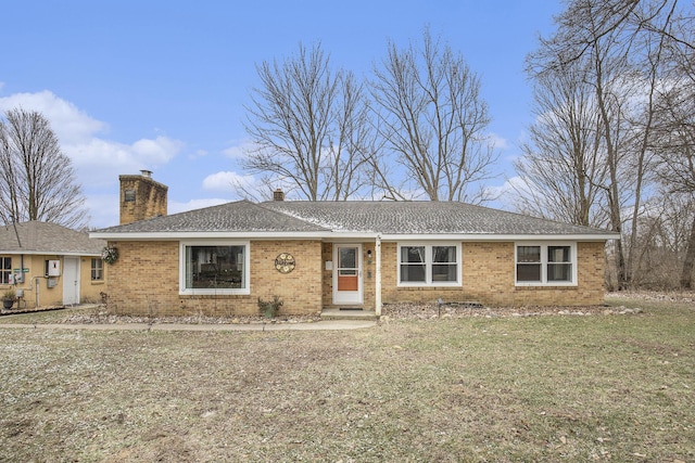 single story home with a front yard