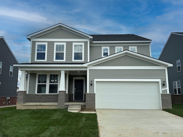 craftsman house featuring a front lawn and a garage