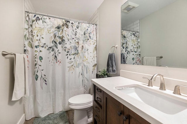 834 N Michigan St, Fremont, MI 49412 - full bath featuring vanity and a shower with shower curtain