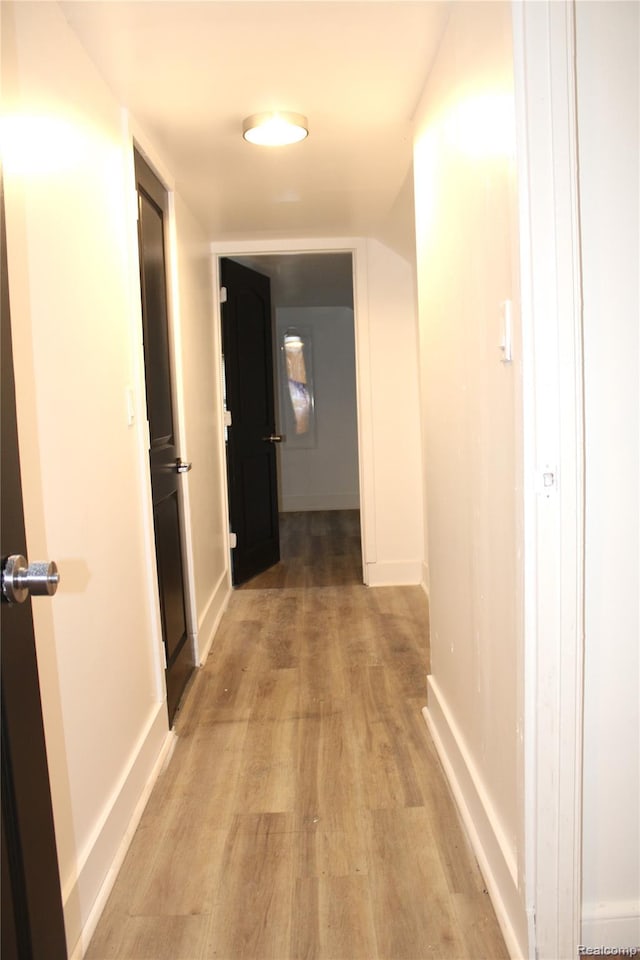 1629 Seminole St, Flint, MI 48503 - hall with light wood-style floors and baseboards