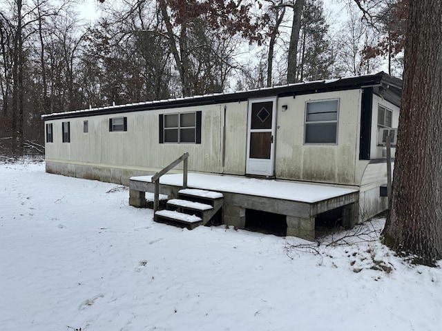 manufactured / mobile home with a garage