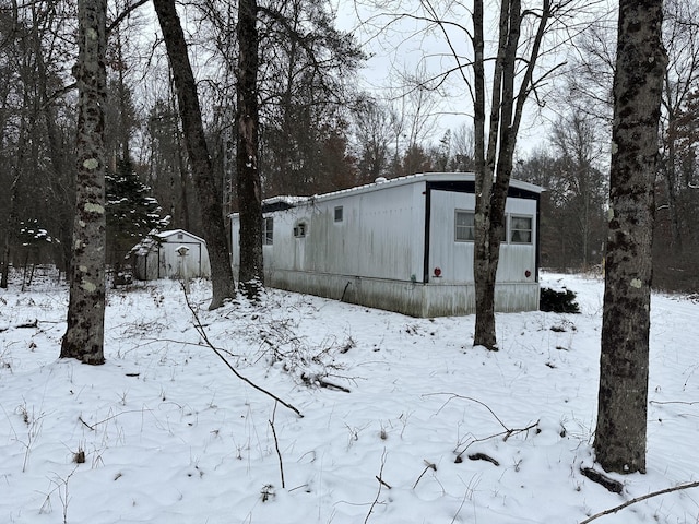 view of yard layered in snow