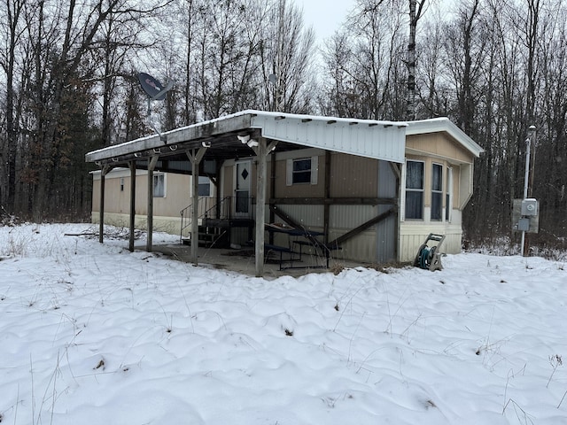 manufactured / mobile home featuring a carport