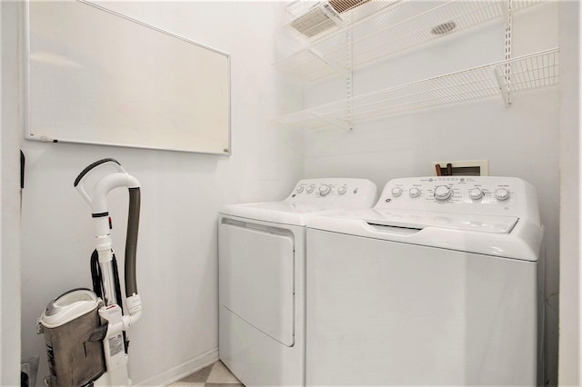 laundry area with laundry area, independent washer and dryer, and baseboards