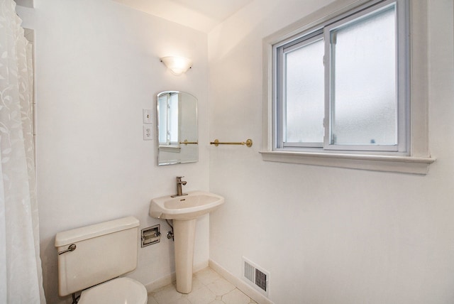 full bathroom featuring baseboards, visible vents, toilet, tile patterned flooring, and a sink