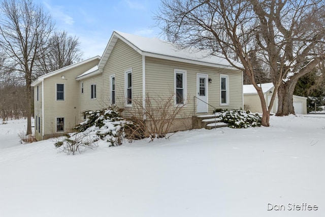 view of front of house featuring a garage