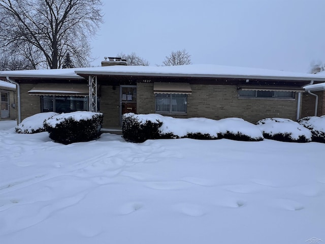 view of front facade with brick siding