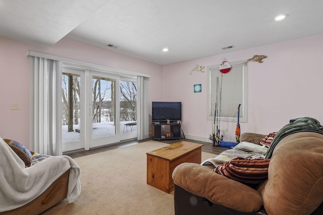 living area featuring recessed lighting, visible vents, baseboards, and wood finished floors