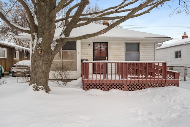 view of front of house featuring fence