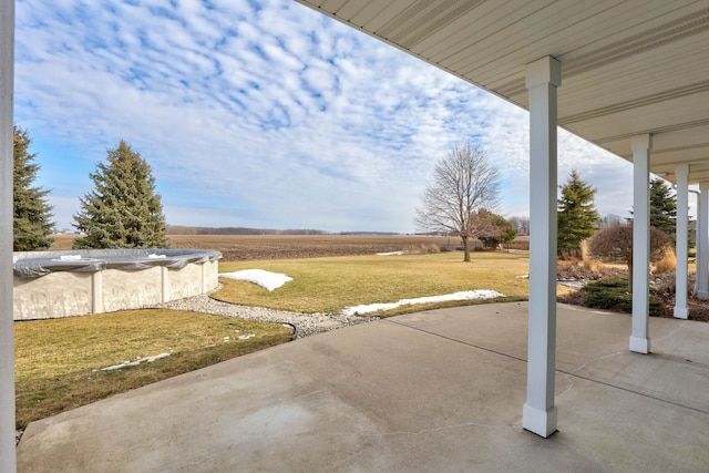 view of yard featuring a patio