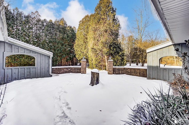 view of yard layered in snow