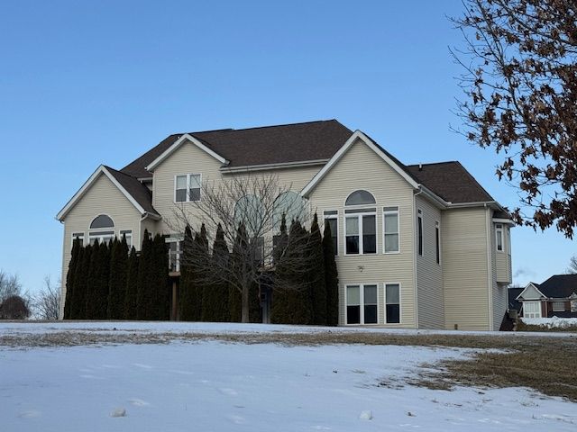 view of traditional-style home