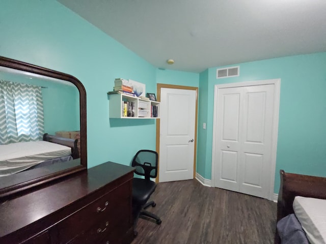 bedroom with baseboards, a closet, visible vents, and dark wood-style flooring