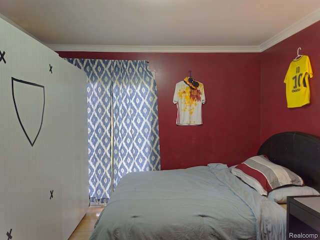 45 Forthton Dr, Troy, MI 48084 - bedroom with crown molding