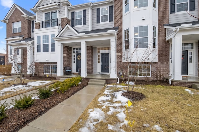 townhome / multi-family property featuring brick siding