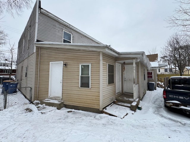 view of front of home featuring a garage, entry steps, and fence