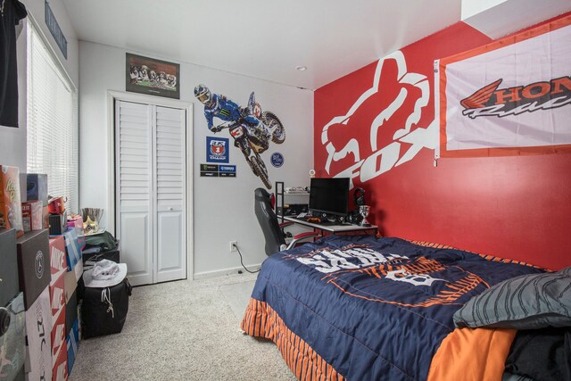 2839 Davista Dr, Highland, MI 48356 - carpeted bedroom featuring baseboards