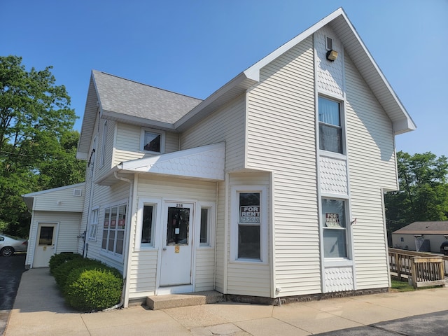 view of front of house with a shingled roof