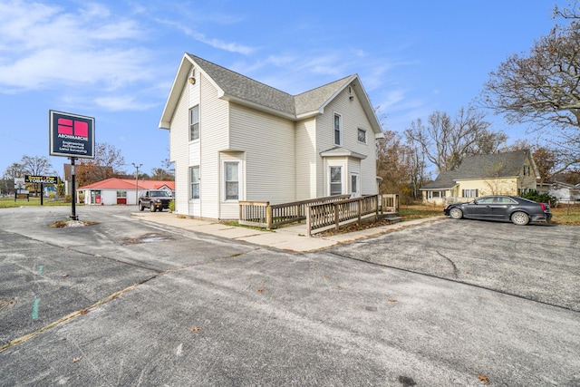 Listing photo 2 for 238 W Parkdale Ave, Manistee MI 49660