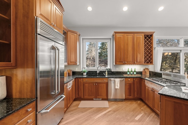 kitchen featuring a sink, light wood-style floors, appliances with stainless steel finishes, and recessed lighting