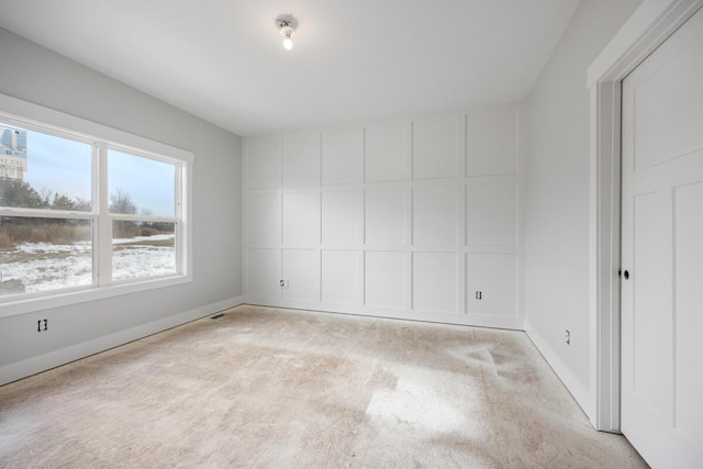 unfurnished room with baseboards