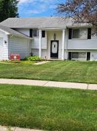 raised ranch featuring a front yard