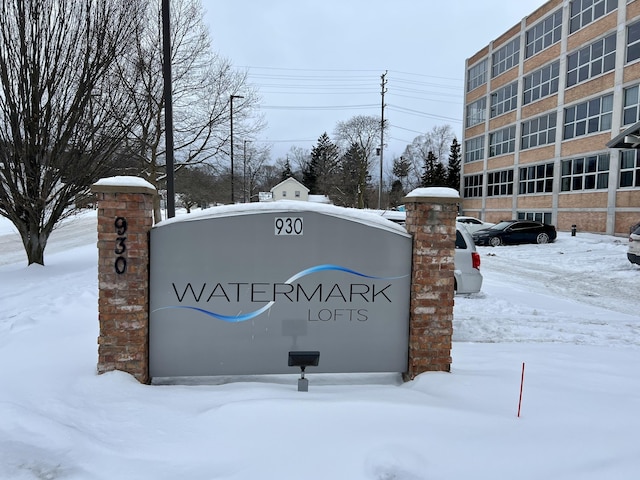 view of community / neighborhood sign