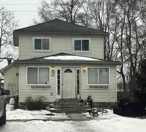 view of front of home with entry steps