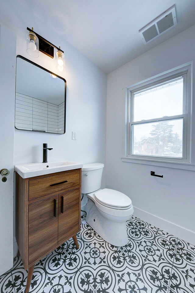9543 W Outer Dr, Detroit, MI 48223 - bathroom featuring tile patterned floors, toilet, baseboards, visible vents, and vanity